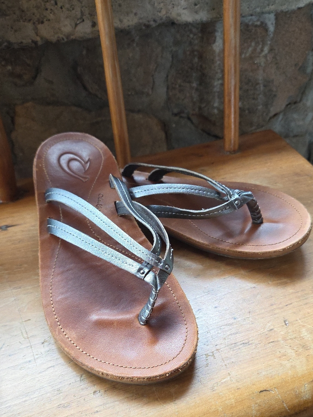 OLUKAI Women’s U’i Sahara Brown Leather Flip Flops